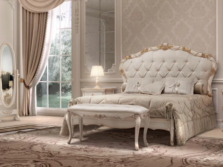 Letto classico in legno con testiera in tessuto Villa Rose di Florence Art